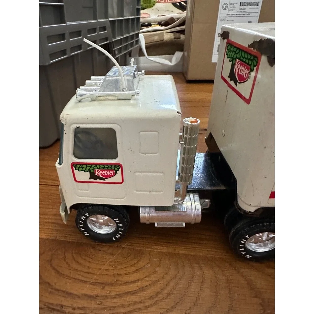 vtg keebler metal 18 wheeler‎ toy